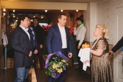 Поздравление женщин клуба «Вспомним, как молоды мы были»