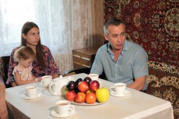 Помощь и поселение беженцев, матери с детьми 06.08.2014